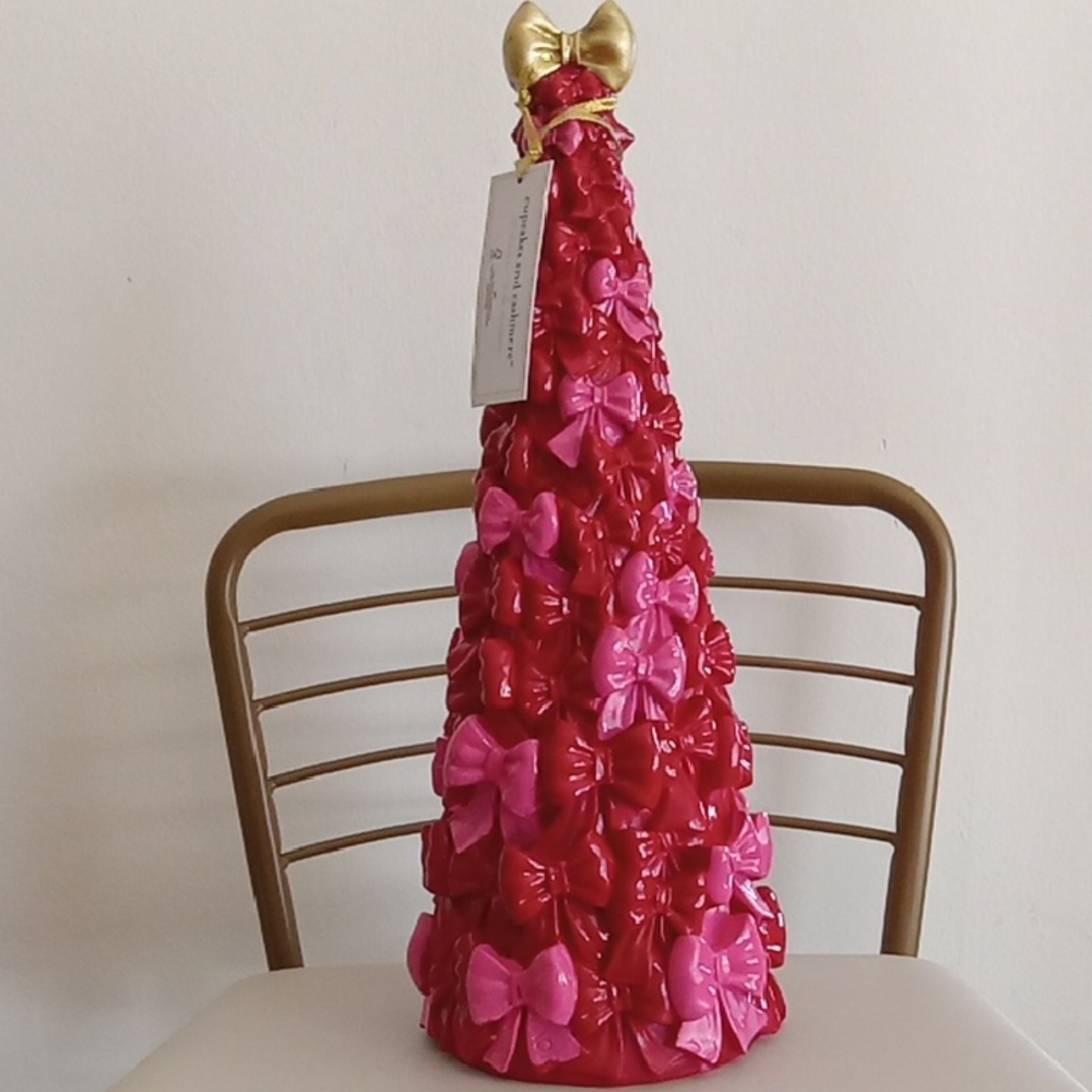 Viral cupcakes & cashmere Red and Pink Bow Tree